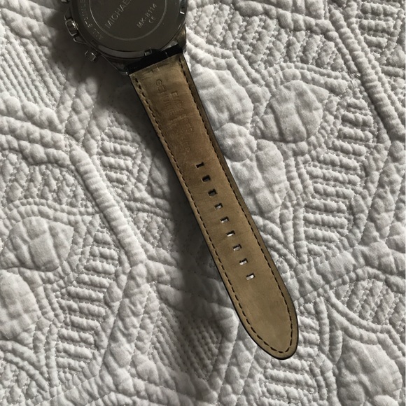 Men’s Women’s Unisex Michael Kors Oversized Runway Watch - Picture 6 of 7